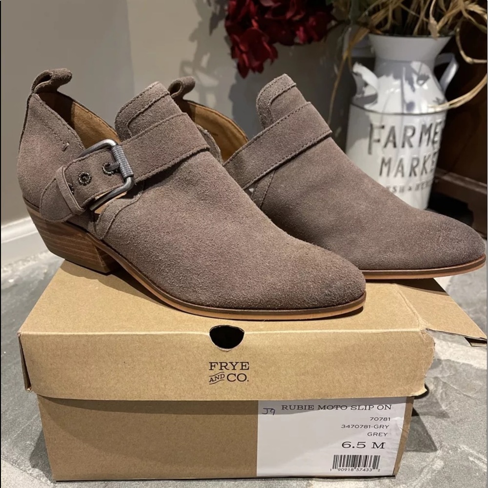 NEW Frye and Co. Women Rubie Moto Slip On Grey Size 6.5 M